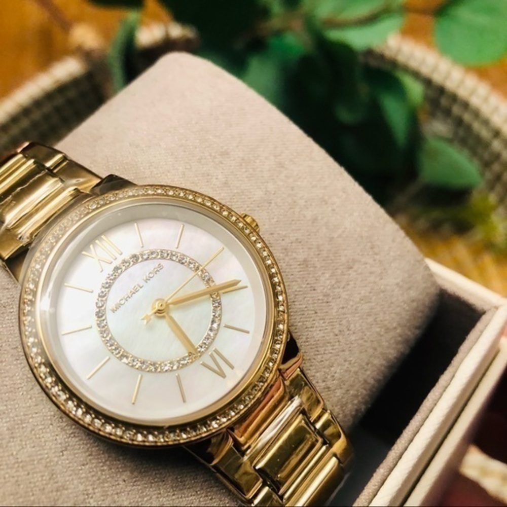 Michael Kors Gold Mother of Pearl Quartz Watch 33mm Stainless Steel NWT - Picture 4 of 5